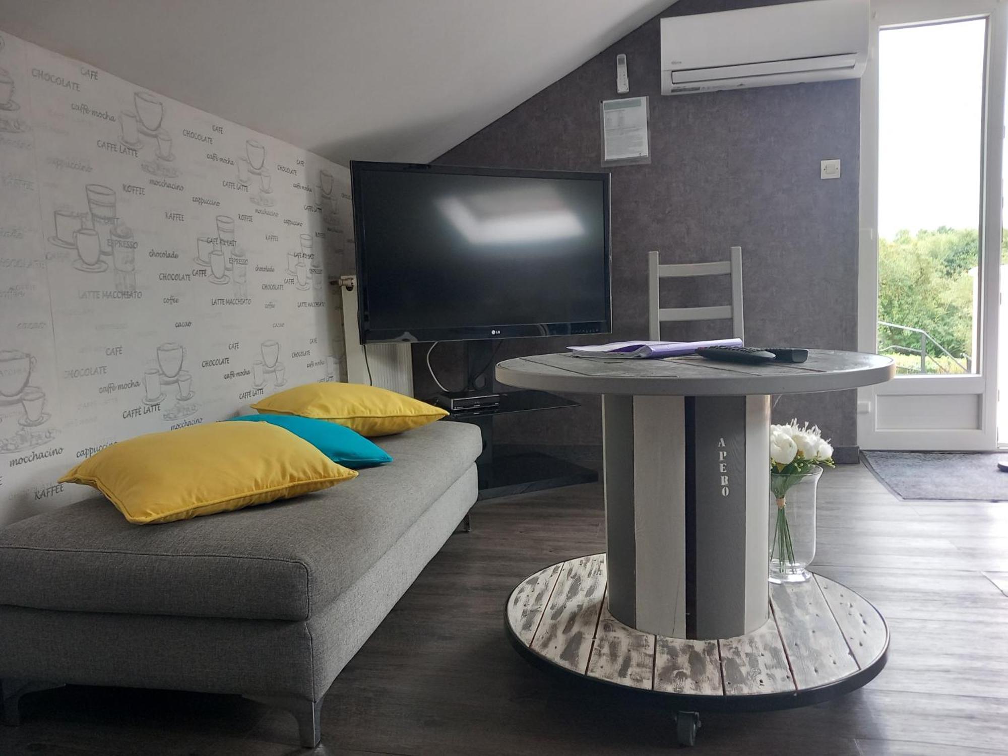 Le Meuble Du Pont Apartment